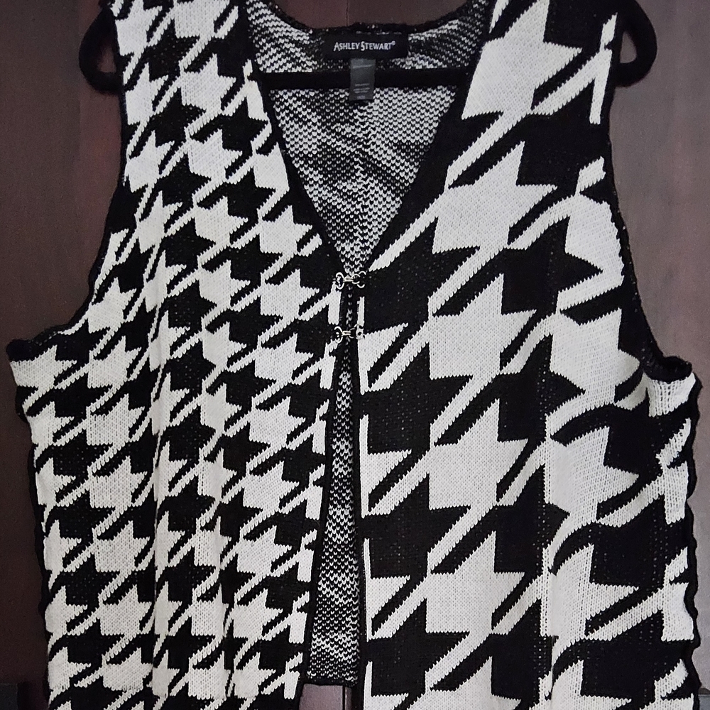 Ashley Stewart Black and White Houndstooth Vest